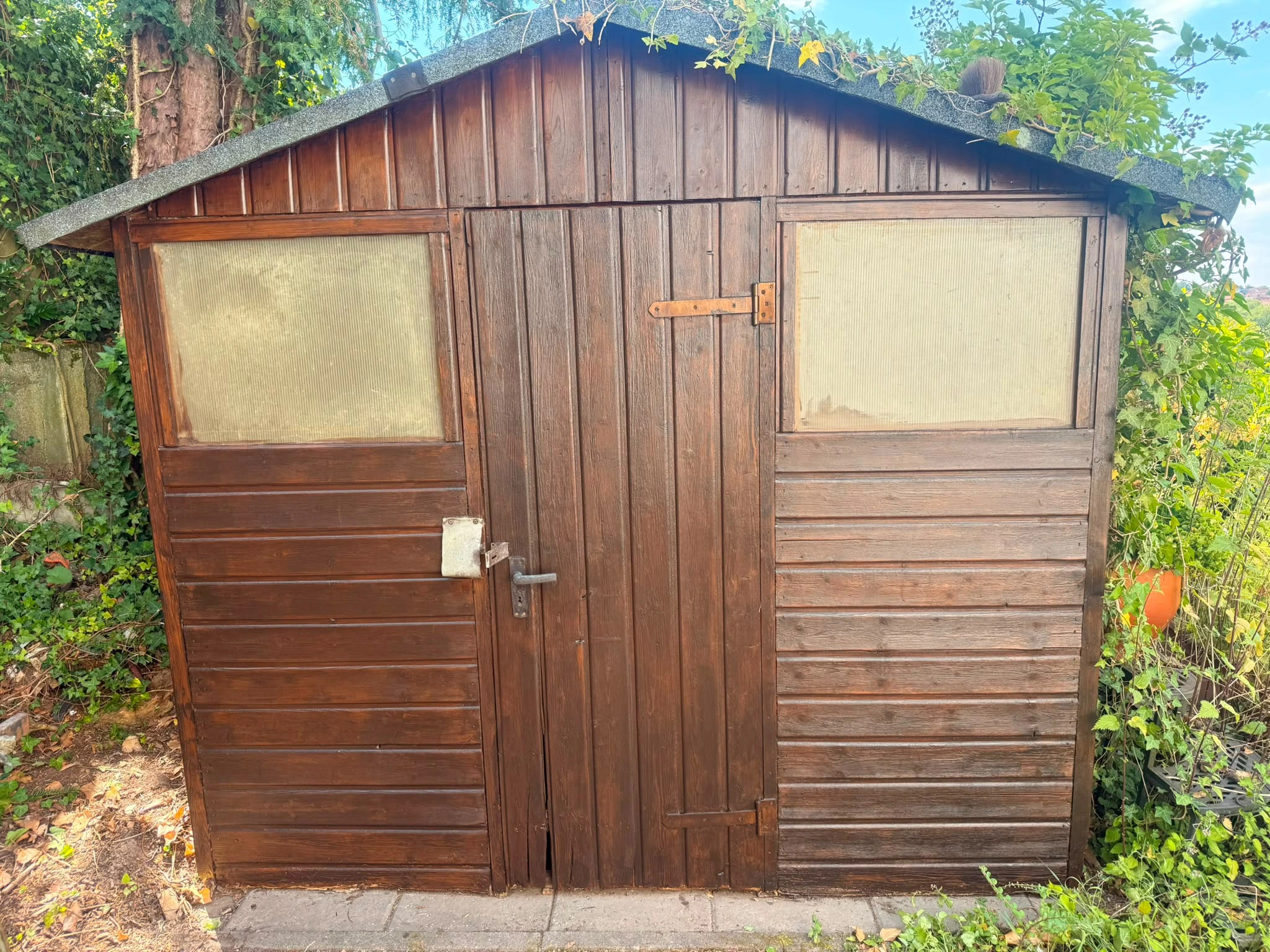 Nachher – Gartenhütte lasieren
